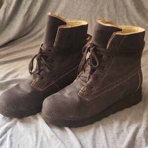 Bearpaw Sherpa Lined Lace Up Wedge Boots Size 9